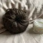 Principala cauză a erupțiilor cutanate de dimineață constă în coafura ta de noapte principala-cauza-a-eruptiilor-cutanate-de-dimineata-consta-in-coafura.png