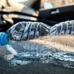 de-ce-apa-uitata-in-interiorul-masinii-isi-schimba-gustul.webp.webp